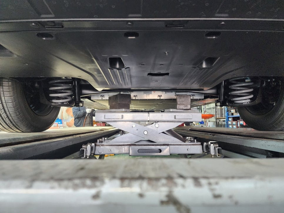 PV5 CARGO REAR BIGFOOT SPRING INSTALLED